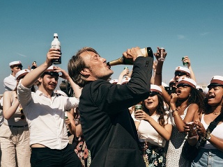 RECENZIA Je pitie alkoholu