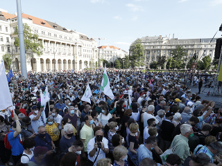 Tisíce ľudí v Maďarsku