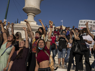 Ľudia v Grécku protestujú