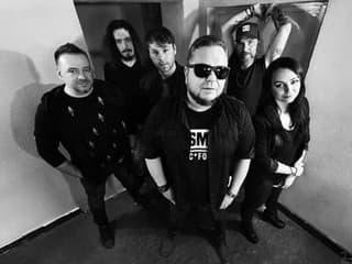 Namiesto jedného Desmodu sú