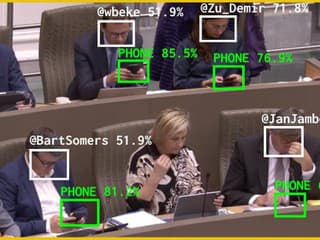 Bič na politikov: Umelá