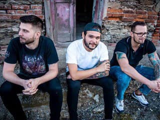 Yearsbelow s nádychom melodického