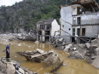 Počet obetí masívnych záplav