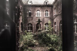 V susednom Maďarsku leží