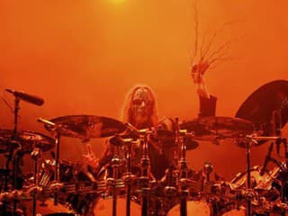 Zomrel bubeník Joey Jordison,