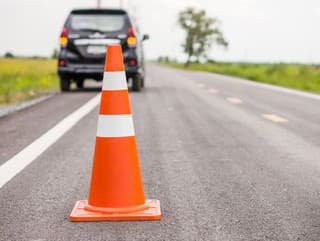 ÚAMK SR a AURES Holdings