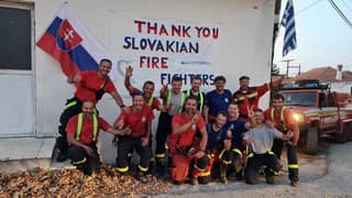 Zo slovenských hasičov sa