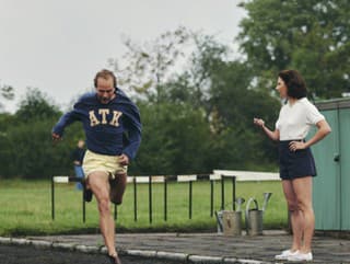 Do kín prichádza film