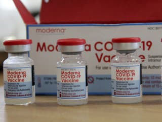 KORONAVÍRUS Británia schválila vakcínu