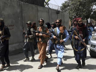 Taliban v uliciach afganských