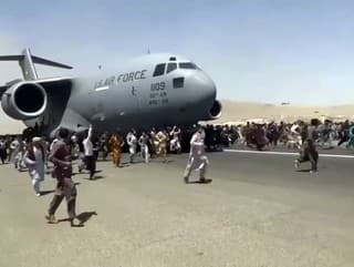 Chaos na kábulskom letisku: