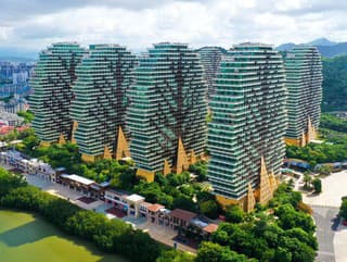 Beauty Crown Hotel v