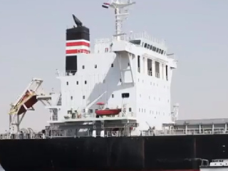 Loď zablokovala Suezský prieplav
