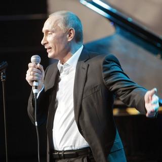 Putin na večierku spieval