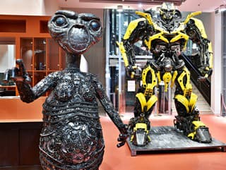 Galerie ocelových figurín