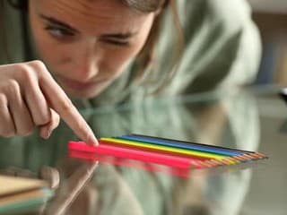 Máte v práci puntičkára?