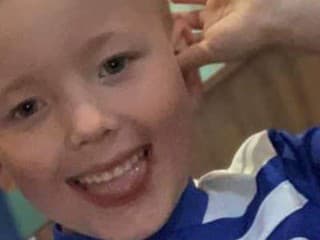 Chlapca (†6) nútili jesť