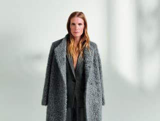 Jednoduchý kapsulový šatník na