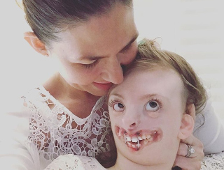 Sophia bola navonok iná