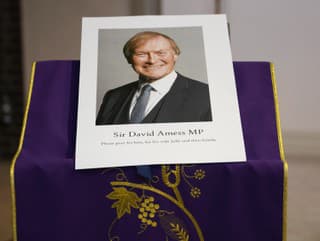 Pohreb zavraždeného britského poslanca