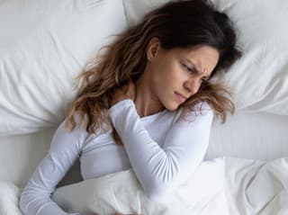 Zlý vankúš POŠKODZUJE chrbticu