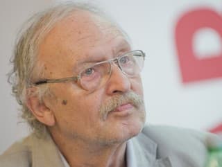 Je známy zo seriálov,