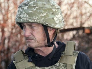 Oscarový herec navštívil vojenským