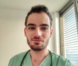 Michal vyštudoval medicínu a