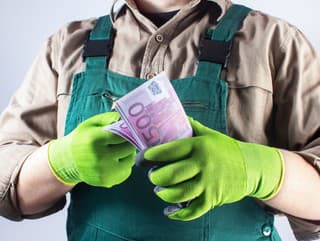 Zarábajte aspoň 2000 eur