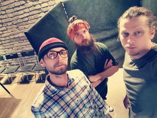 Venované pamiatke budúcich zosnulých: