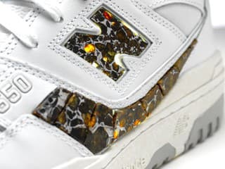 Tenisky s kúskami meteoritu?