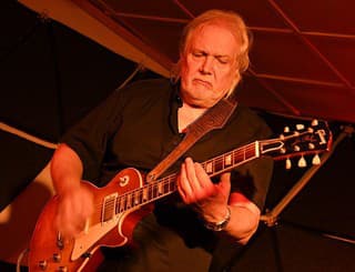 Zomrel gitarista Luboš Andršt,