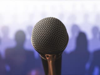 Trápi vás pred verejným