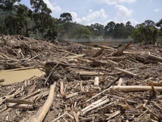 Malajziu sužujú záplavy: Vyžiadali