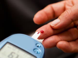 Cukor DOSTANE z tela