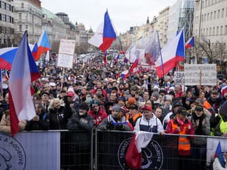 KORONAVÍRUS V Prahe protestujú