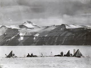 Robert Scott súboj prehral.