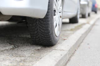 Parkovanie na chodníkoch