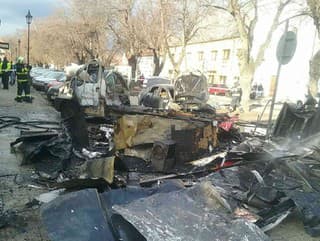 Hasiči z Holíča momentálne zasahujú pri výbuchu propán-butánových fliaš s následným požiarom v meste Skalica.
