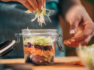 Stimuluje osídlenie HELIKOBAKTERA: Tento