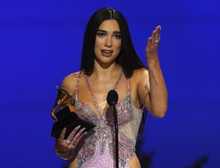 Dua Lipa prepisuje históriu: