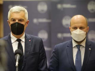 Ministri Korčok a Naď podvečer počas rokovania bezpečnostnej rady vystúpili k situácii na Ukrajine.