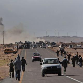 Kaddáfí stupňuje útoky, opozíciu
