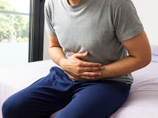 Tri POCITY naznačujúce NÁDOR,