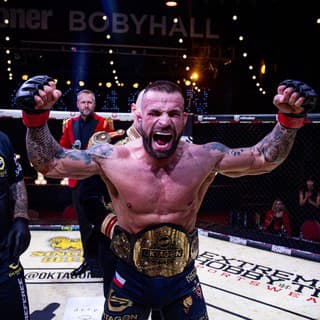 Karlos Vémola posiela odkaz