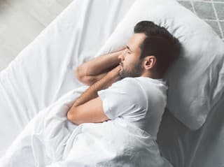 Najlepšia POLOHA pri spánku: