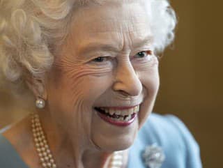 Kráľovná Alžbeta II. opúšťa