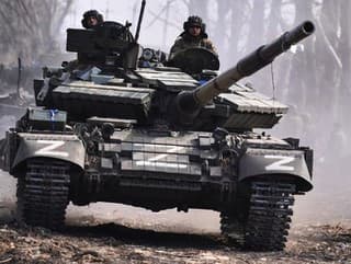 Zastavili pred domom a