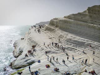 Scala dei Turchi neďaleko