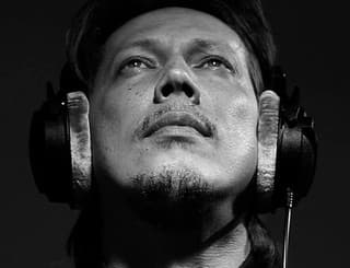 Peter Cmorik - Pripíjam,